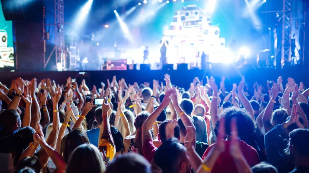 suasana festival musik spanyol 2022 di musim panas