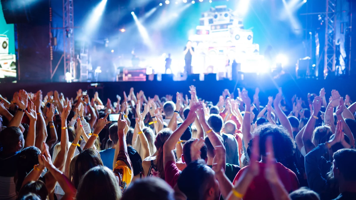 suasana festival musik spanyol 2022 di musim panas