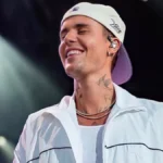 Ilustrasi vektor flat modern gaya bersih minimalis subjek lagu Justin Bieber dengan elemen ikon musik dan mikrofon