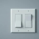 Dua saklar lampu berdampingan sebagai simbol visual lowkey artinya dan highkey dalam bahasa gaul